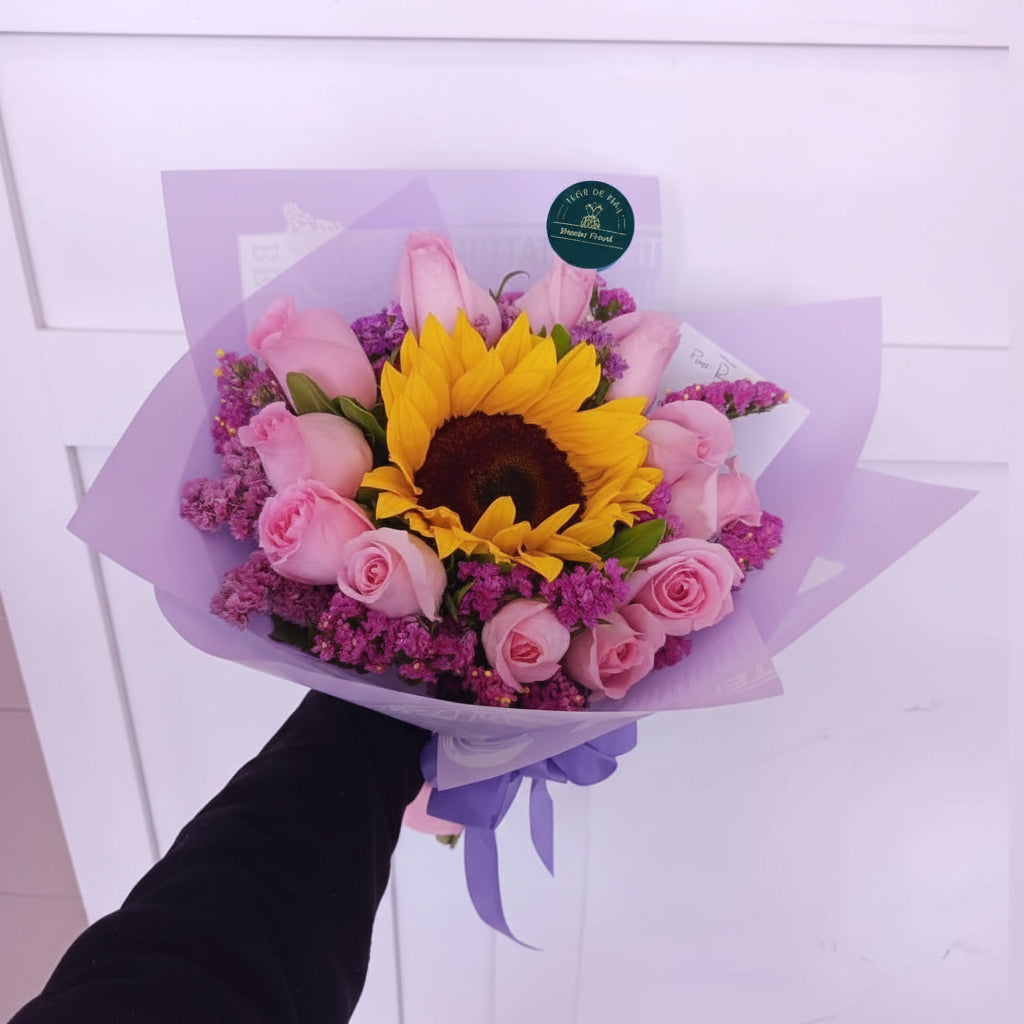 Girasol Central con Rosas Rosas Premium